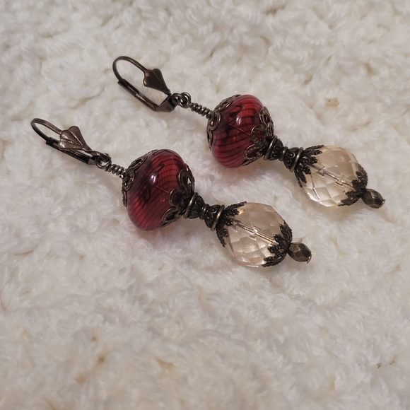 Romantic Victorian Handblown glass drop earrings. Handcrafted and Hypoallergenic - Picture 7 of 10